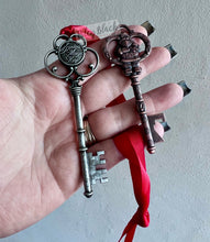 Load image into Gallery viewer, Santa Keys