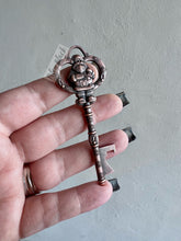 Load image into Gallery viewer, Santa Keys